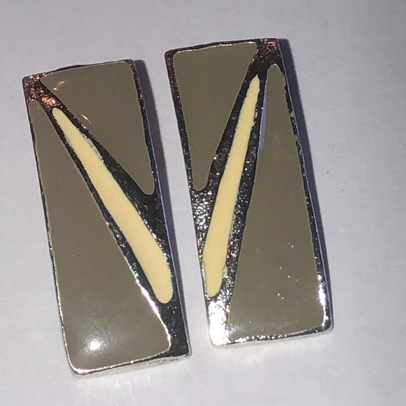 Vintage Jewelry - Vintage Geometric Silver Tone and Tan Green Enamel Boho Retro Earrings